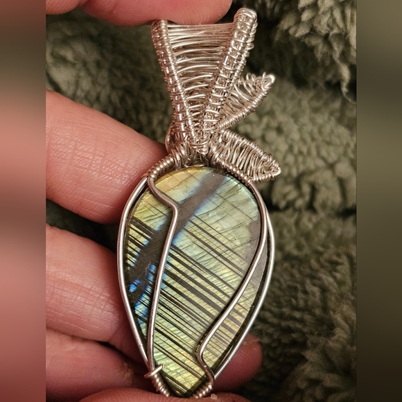 Labradorite Pendant - Picture 2 of 2